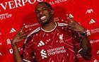 转会窗：哈克尼赴埃弗顿体检，纽卡追双星，利物浦签雅凯